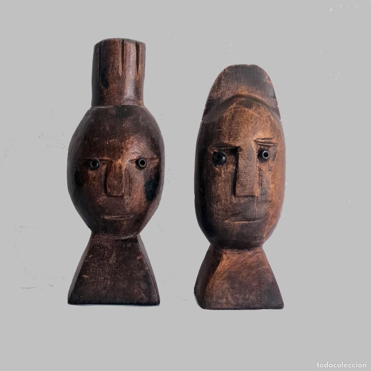 Arte: Pareja de Tapones Rituales Batak Toba (Sumatra) &ndash; Madera y Baquelita, c. 1930-1960