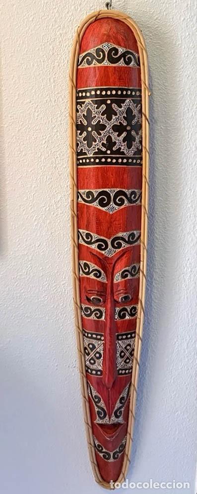 Arte: Mascara decorativa procedente de Oceania. 100 x 16 cm