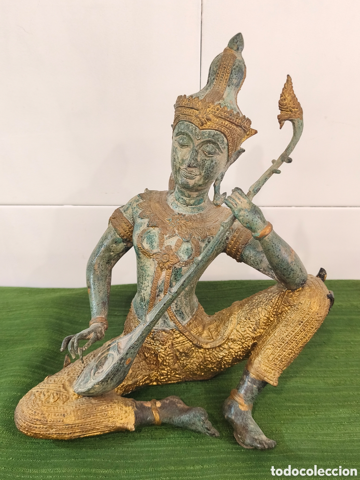 Arte: ESCULTURA, diosa del conocimiento en bronce, &laquo;Saraswati&raquo;, Asia. 30cm, 4kg