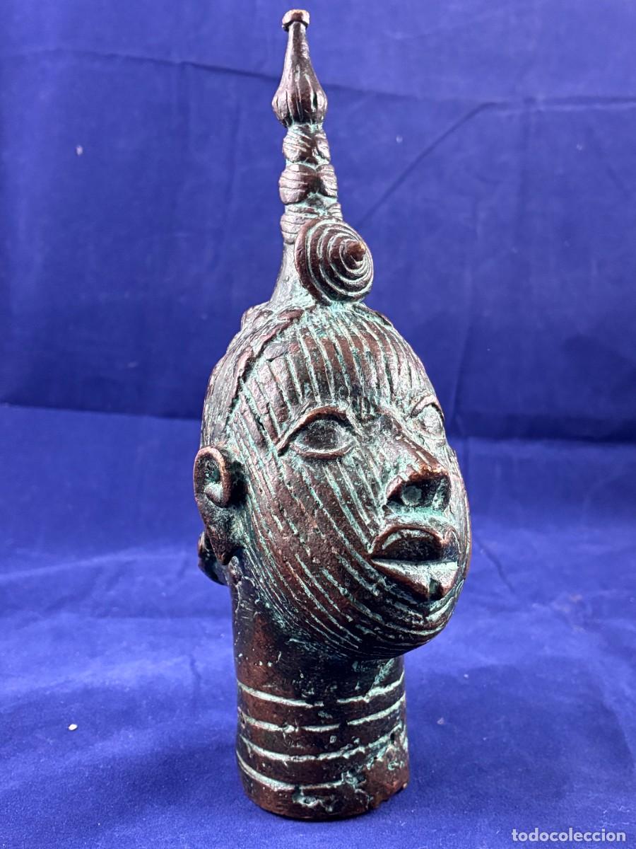 Arte: Cabeza africana de bronce estilo Ife Yoruba - Escultura 19 cm - P&aacute;tina verde