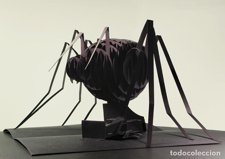 Kunst: PERRICAC pop-up titulado: De Noche, de 2007 numerado 16/150 Ara&ntilde;a de cart&oacute;n de 27x42cms aproximadame