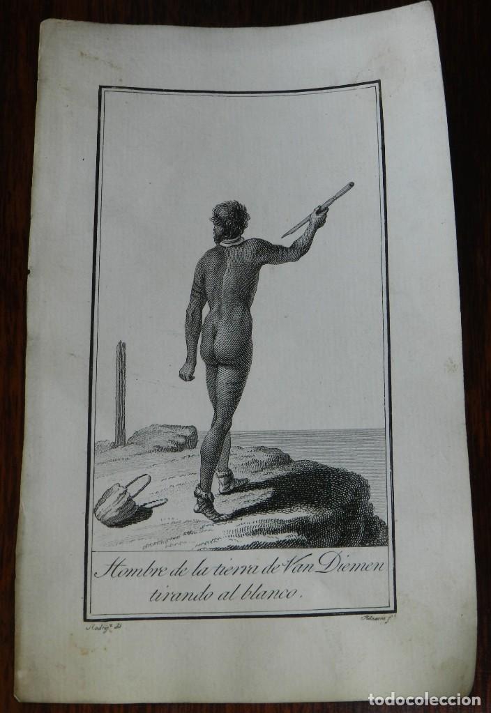 Kunst: ANTIGUO GRABADO ETNOGRAFICO DE HOMBRE DE LA TIERRA DE VAN DIEMEN TIRANDO AL BLANCO. GRABADO POR MANU
