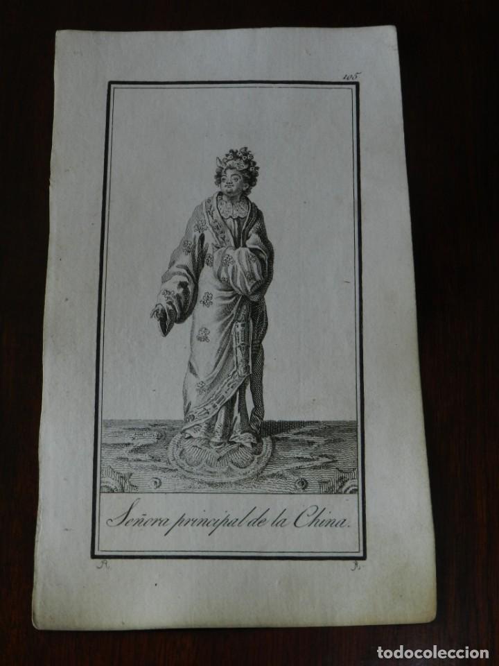 Kunst: ANTIGUO GRABADO ETNOGRAFICO DE SE&Ntilde;ORA PRINCIPAL DE LA CHINA. GRABADO POR R. DIBUJADO POR R., MIDE 17