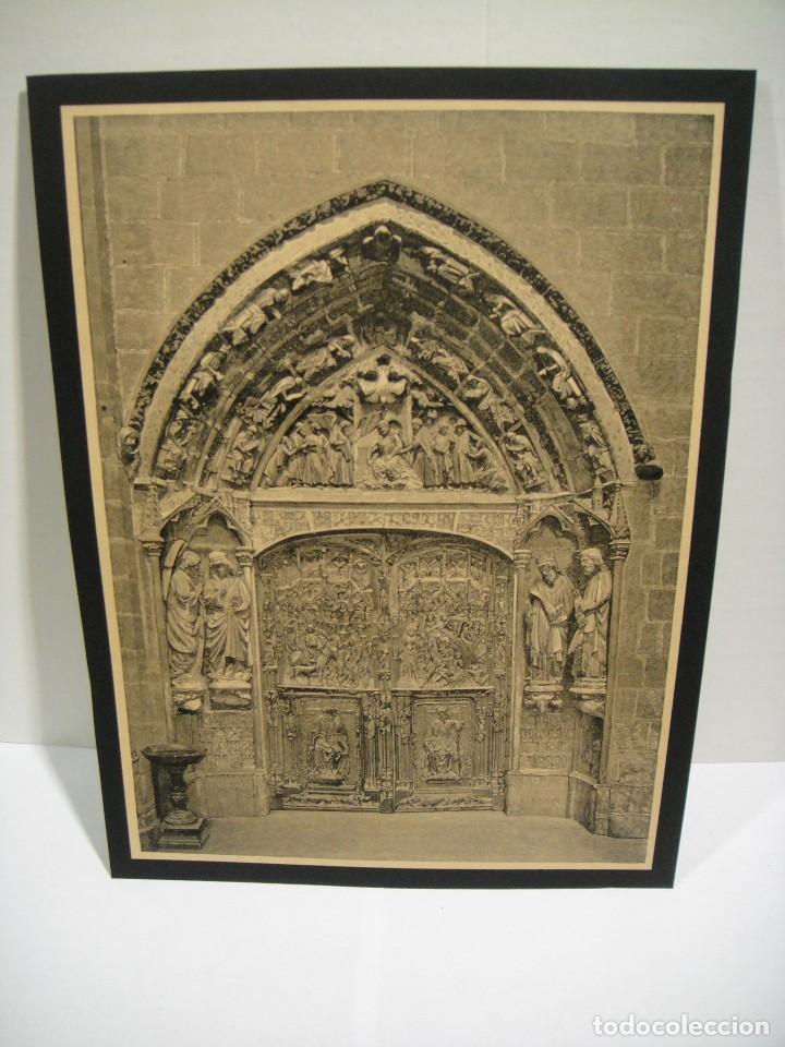 Arte: puerta del claustro de la catedral de burgos