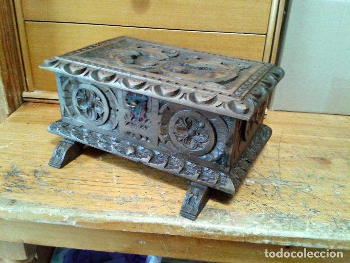 Art: Joyero cofre de madera tallada y con su llave. Como se puede apreciar est&aacute; en buen estado, a&ntilde;os 60