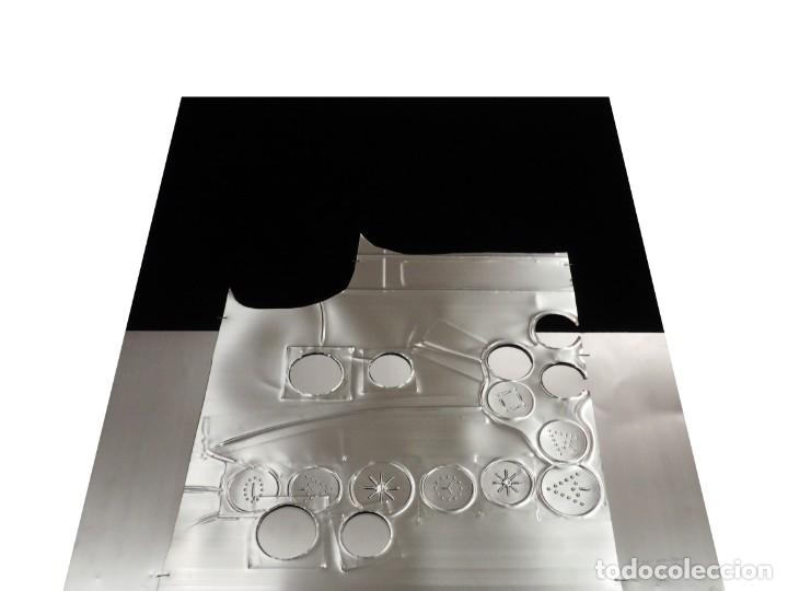 Arte: ANTONI CLAV&Eacute; / Collage aluminio - Foto 3