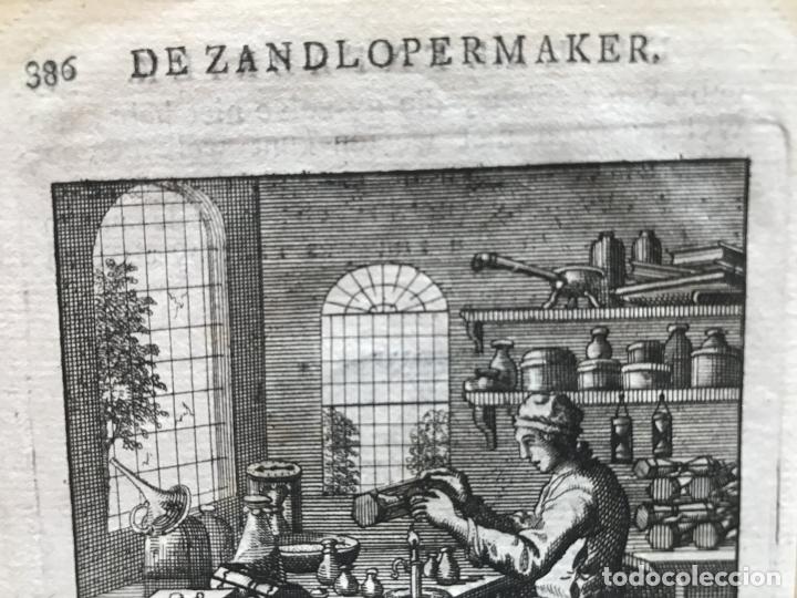 Arte: Trabajando con relojes de arena, 1736. Luyken - Foto 3