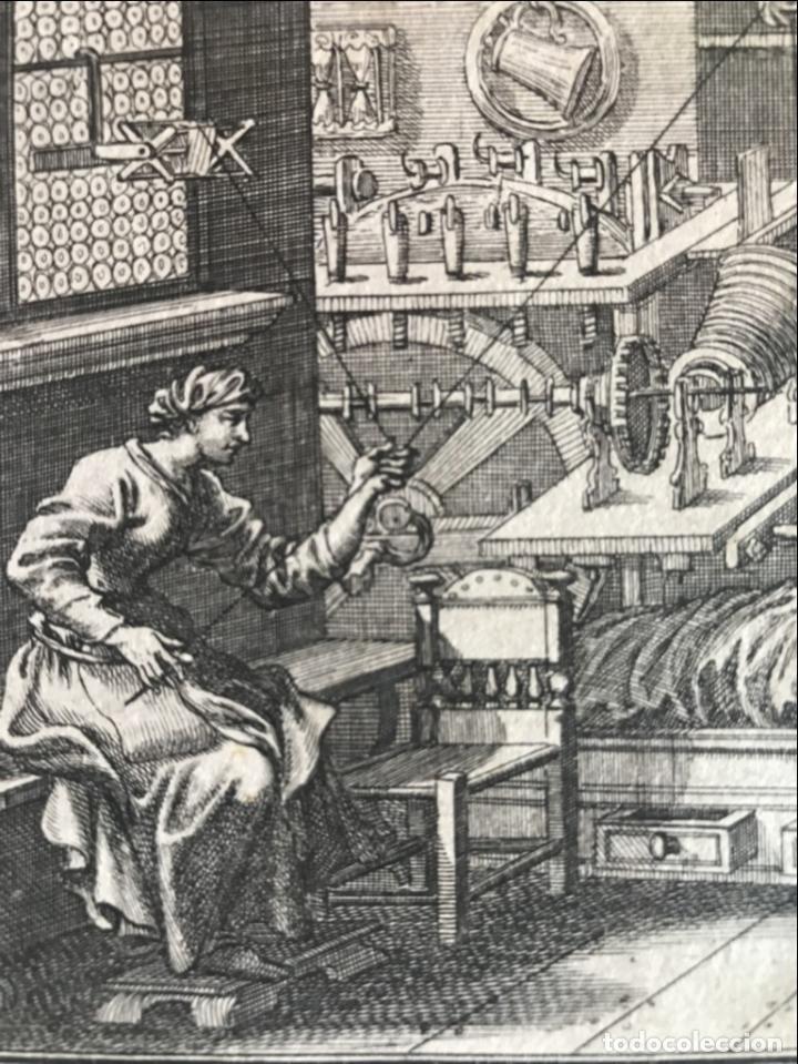 Arte: Hilandera en su taller textil, 1699. Luyken / Weigel - Foto 4