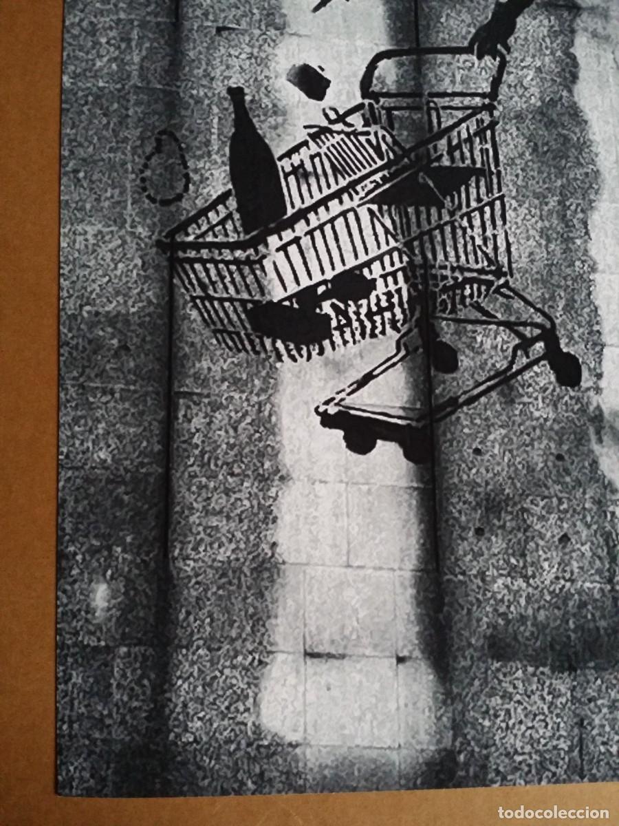 Arte: Banksy: Falling Shopper, 2011. Gicl&eacute;e. - Foto 2