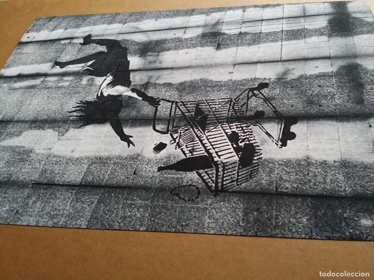 Arte: Banksy: Falling Shopper, 2011. Gicl&eacute;e. - Foto 6