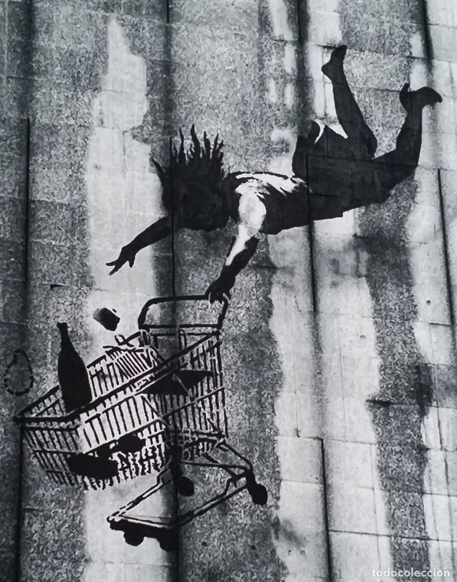 Arte: Banksy: Falling Shopper, 2011. Gicl&eacute;e. - Foto 8