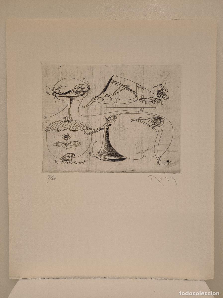 Arte: Ram&oacute;n Roig. Figura en arabesco - Foto 1