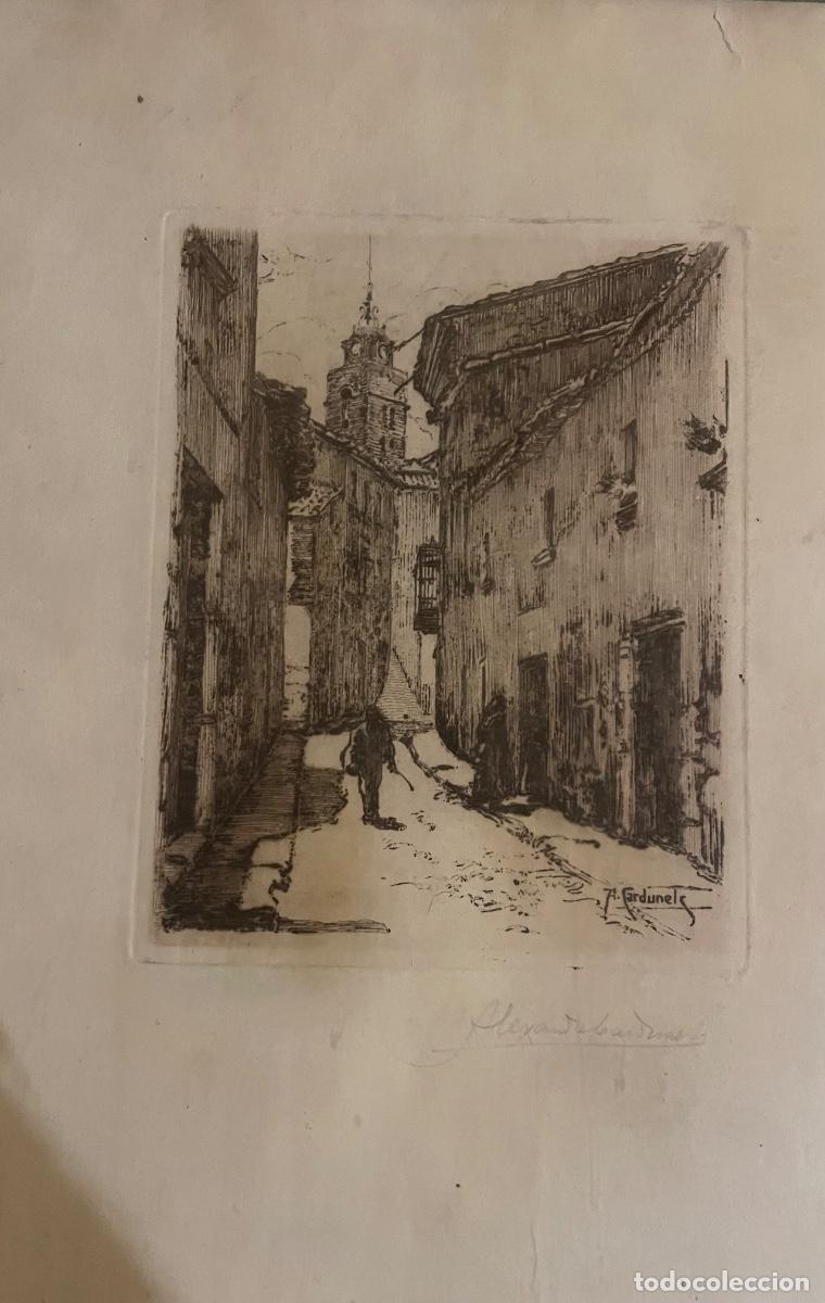 Arte: SANTA COLOMA DE FARNERS - ALEXANDRE CARDUNETS - ANTIGUO GRABADO VISTA DE UNA CALLE Y CAMPANARIO FIRM