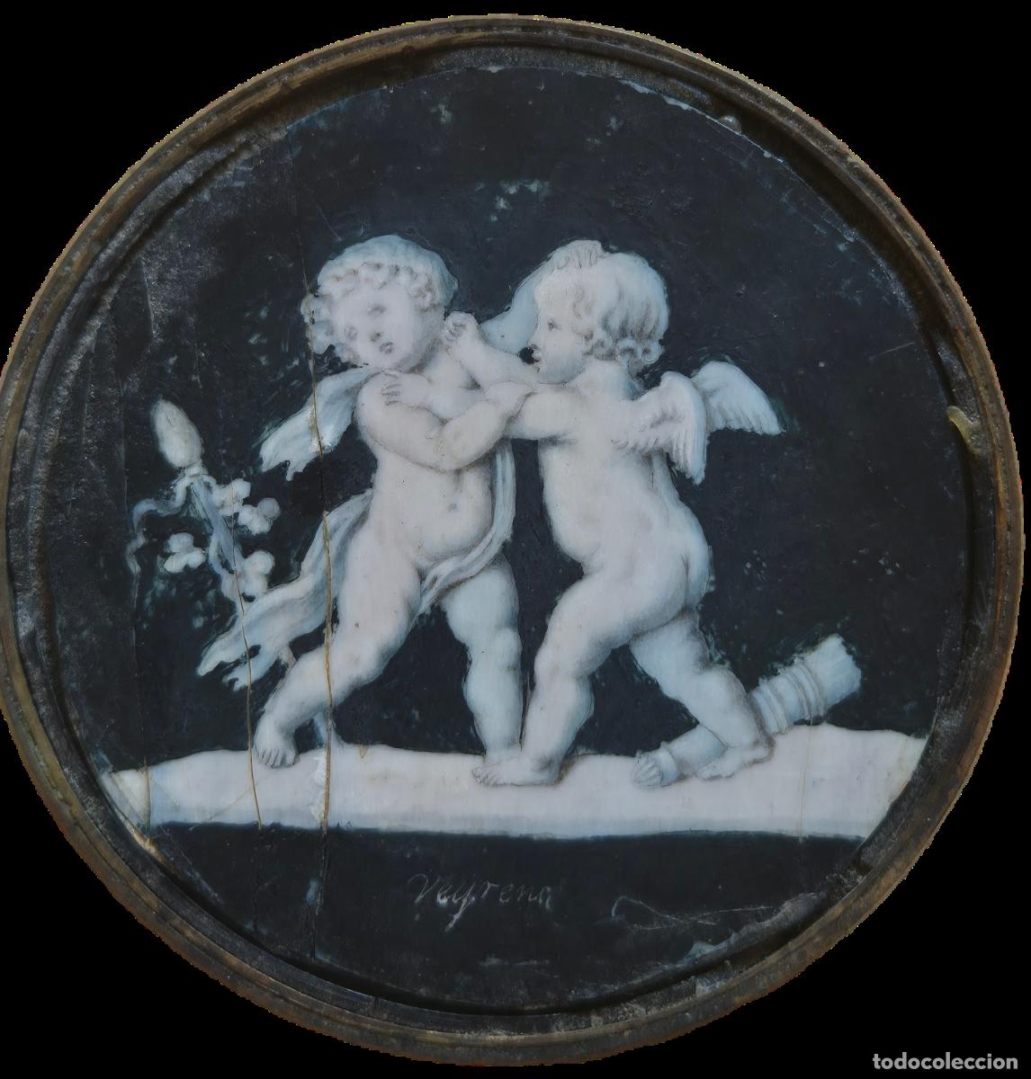 Arte: Caja tabaquera bombonera con miniatura en grisalla, firmada. S. XVIII. Carey