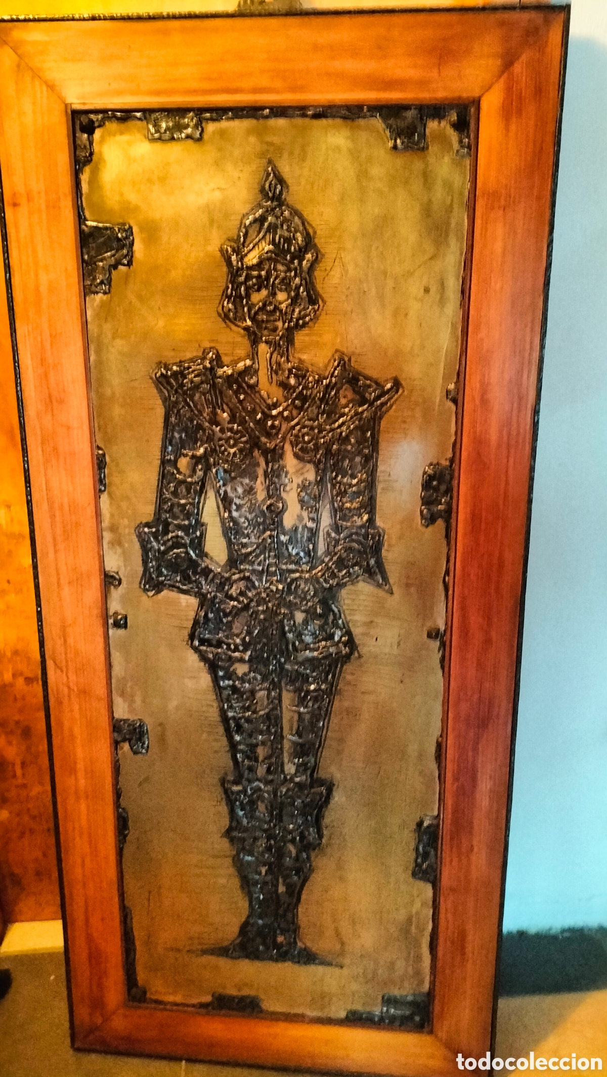 Arte: Grande quadro cm 139 x 63 guerriero in metallo lavorato Sauro 1965