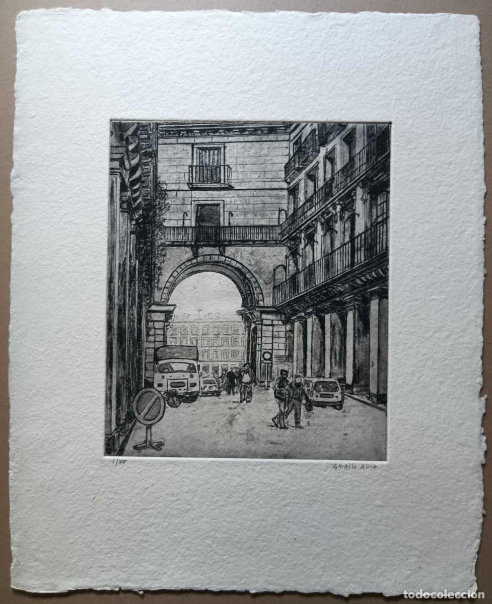 Art: Amalia Avia (Toledo 1930-Madrid 2011) PLAZA MAYOR grabado 30x25 papel 51x42 firma l&aacute;piz y /75 bien