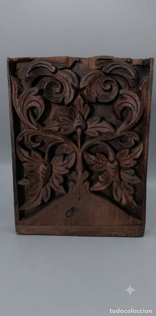 Kunst: RELIEVE INDIO GRABADO EN MADERA