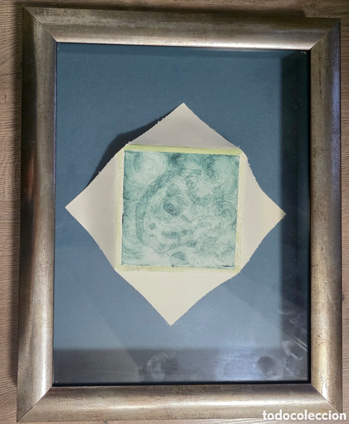 Arte: Grabado con montaje flotante en tinta verde firmado