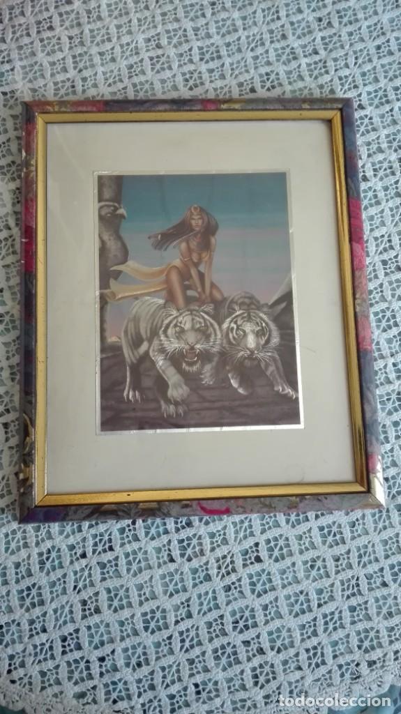 Arte: Mujer subida encima de dos tigres l&aacute;mina firmada Mayer y enmarcada