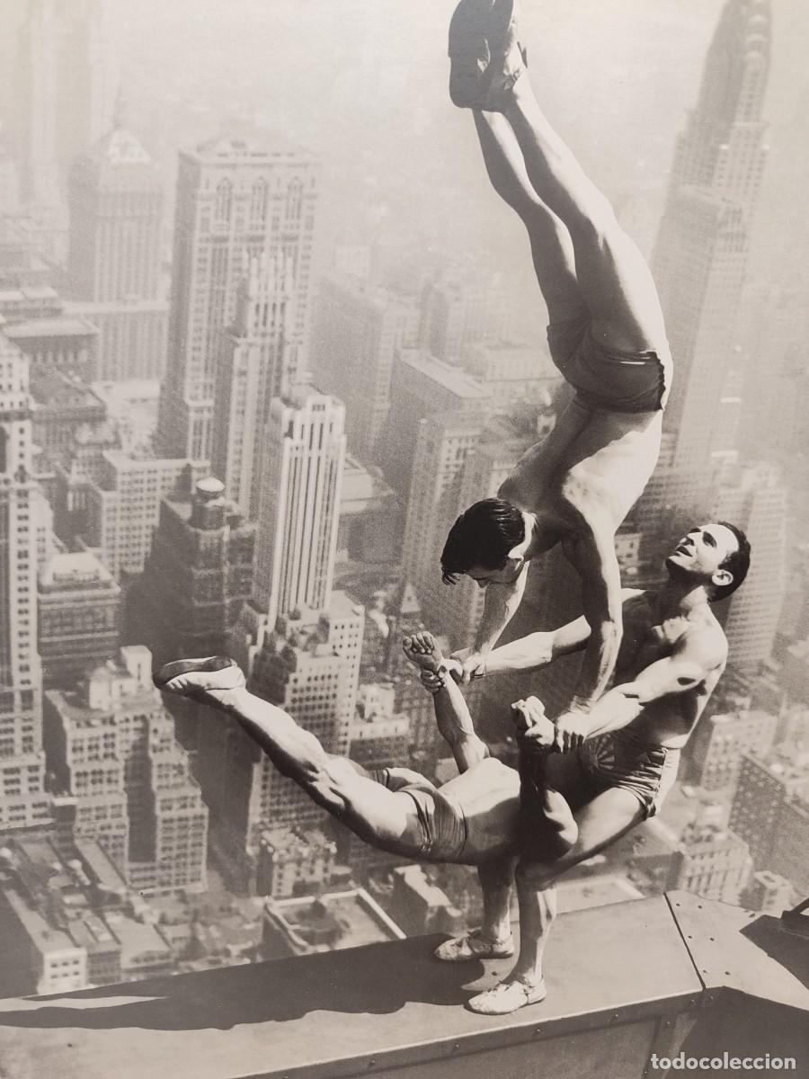 Arte: Acrobats Empire State Building. Published King & McGaw 1996 - Foto 1