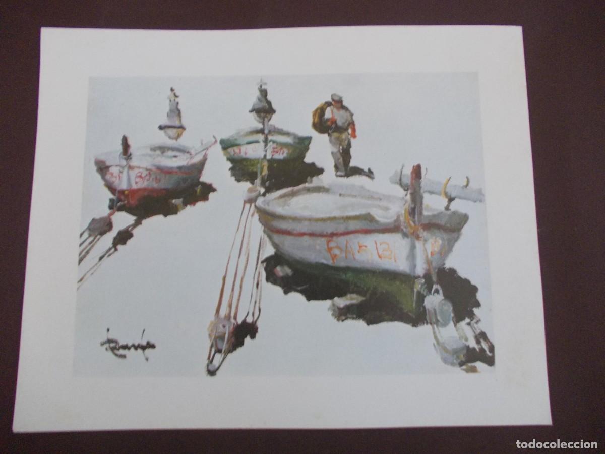 Arte: L&aacute;mina Barcas de pesca amarradas con figura y saco amarillo escena marinera edici&oacute;n Japizua