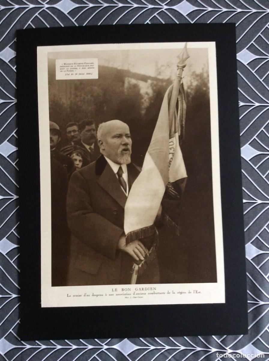 Art: Le bon Gardien. La remise d'un drapeau..Na foto, Monsieur Raymond Poincar&eacute; . L&aacute;mina origin. 1934