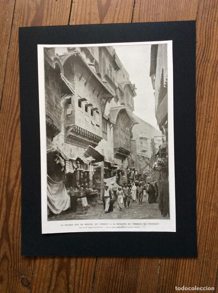 Arte: La grand rue de M&eacute;dine, qui conduit a la mosqu&eacute;e du tombeau du proph&eacute;te. L&aacute;mina fotogr. de 1908