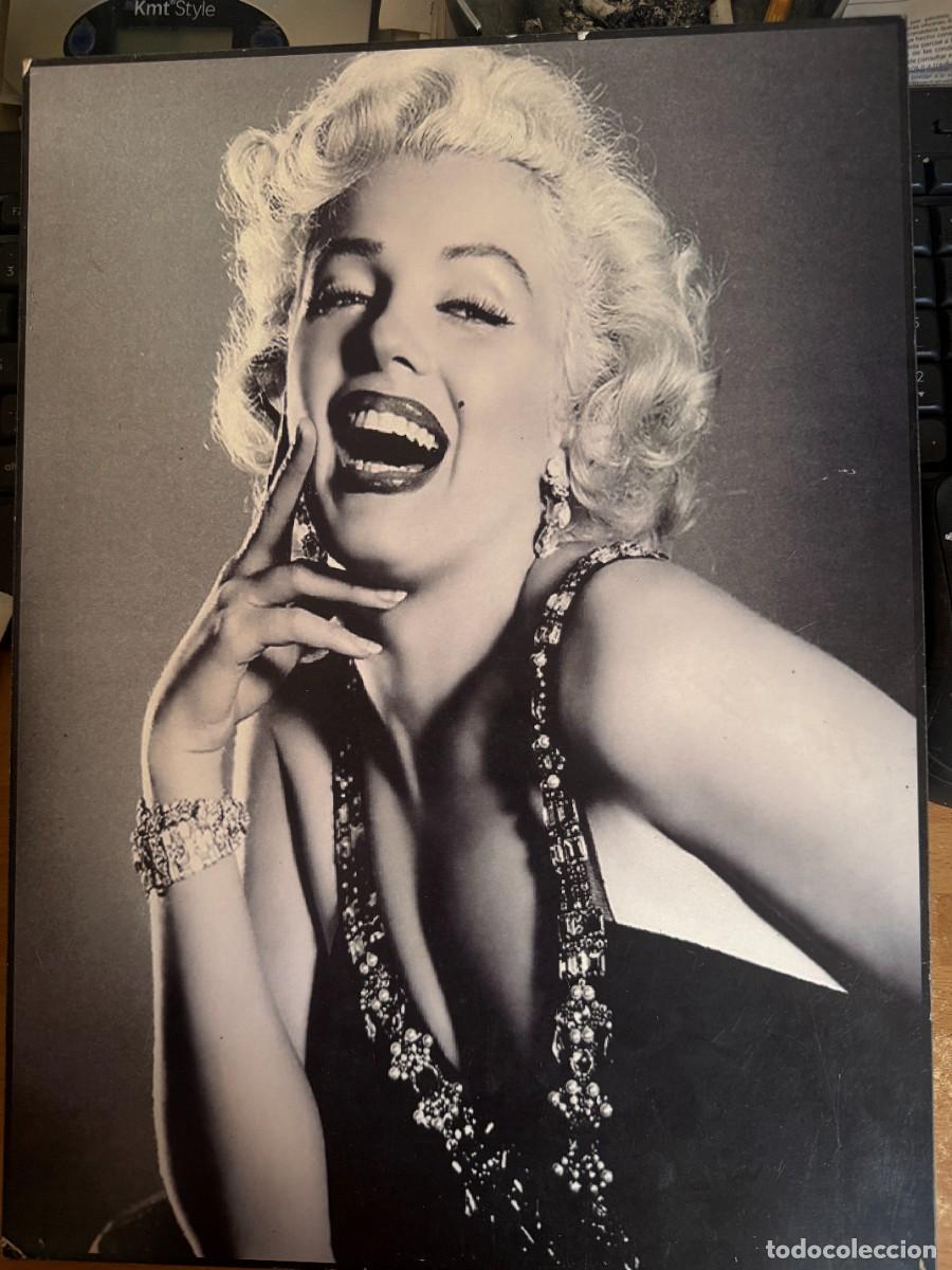 Arte: P- LAMINA SOBRE MADERA DELA ICONICA IMAGEN DE MARILYN MONROE CON UN COLLAR Y PULSERA