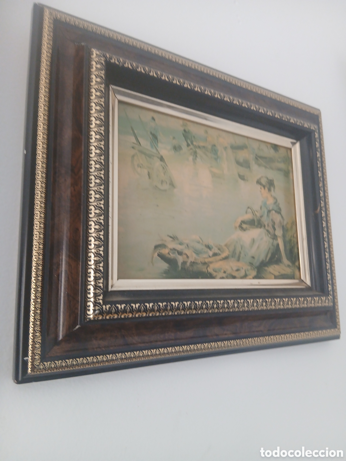 Arte: Antiguo cuadro enmarcado con escena costumbrista de una mujer junto al puerto