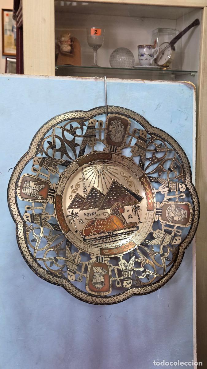 Arte: plato de metal egipcio