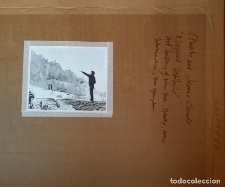 Arte: Christo y Jeanne Claude: Wrapped Vestibule, firmado, collage - Foto 16