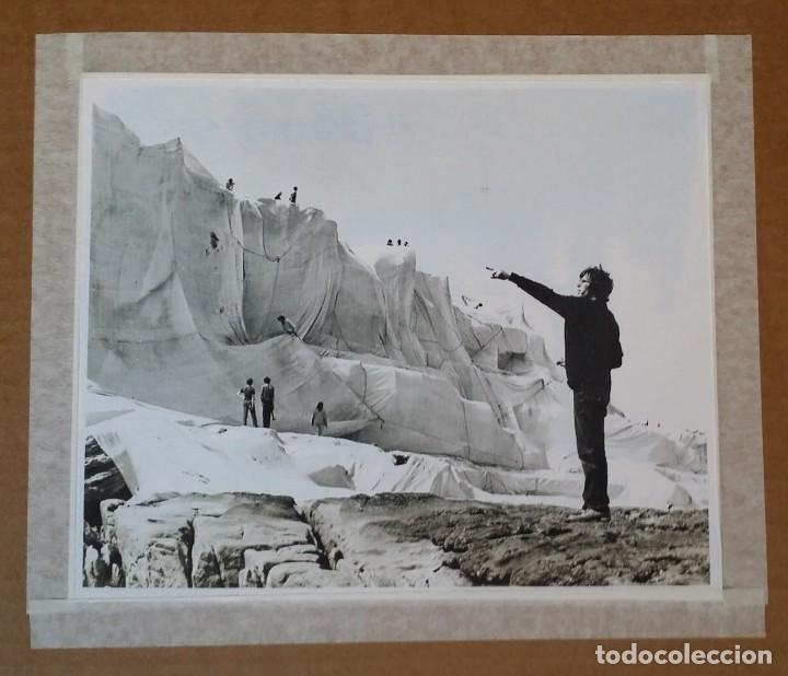 Arte: Christo y Jeanne Claude: Wrapped Vestibule, firmado, collage - Foto 18