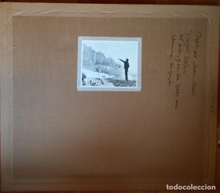 Arte: Christo y Jeanne Claude: Wrapped Vestibule, firmado, collage - Foto 3