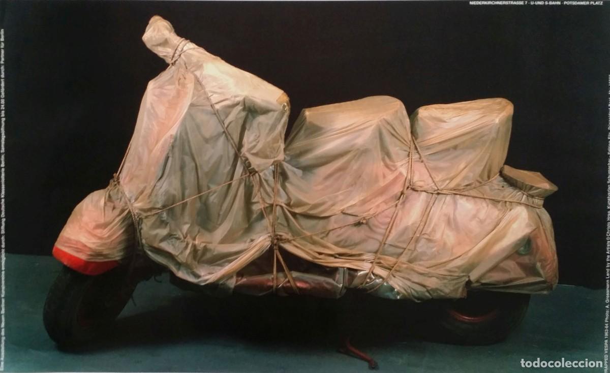 Arte: Christo: Wrapped Vespa, 2001 - Foto 1
