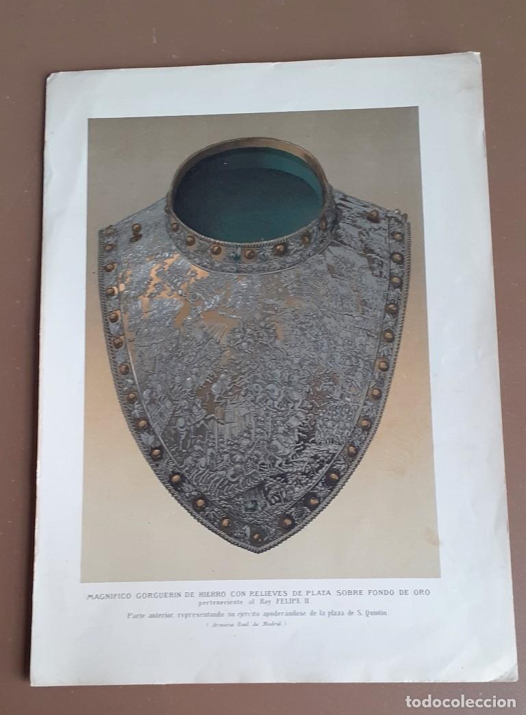 Arte: Cromolitograf&iacute;a Magnifico gorguerin de hierro con relieves de plata sobre fondo de oro &ndash; rey Felipe
