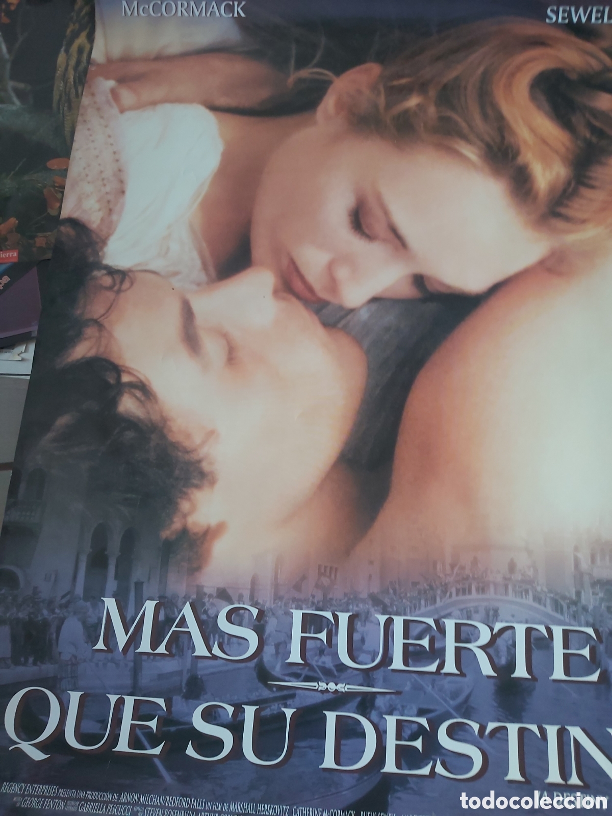 Arte: MASFUERTE QUE SU DESTINO poster en color