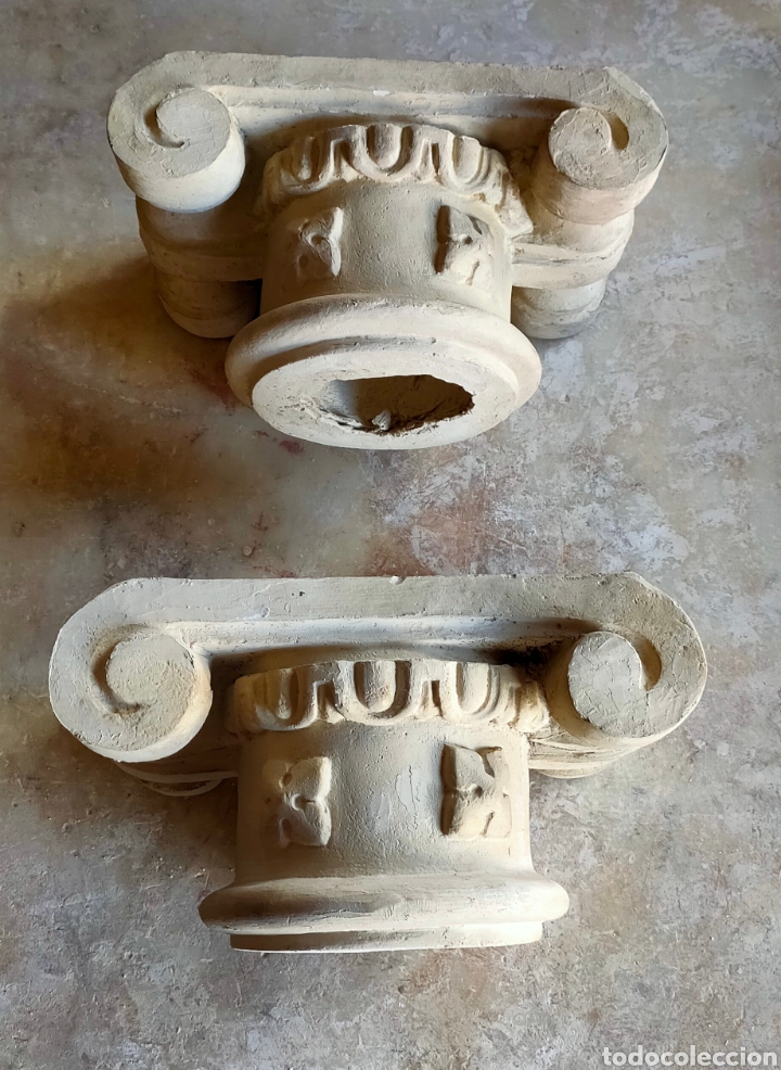Arte: 2 capiteles estilo j&oacute;nico de pasta-madera - Foto 1