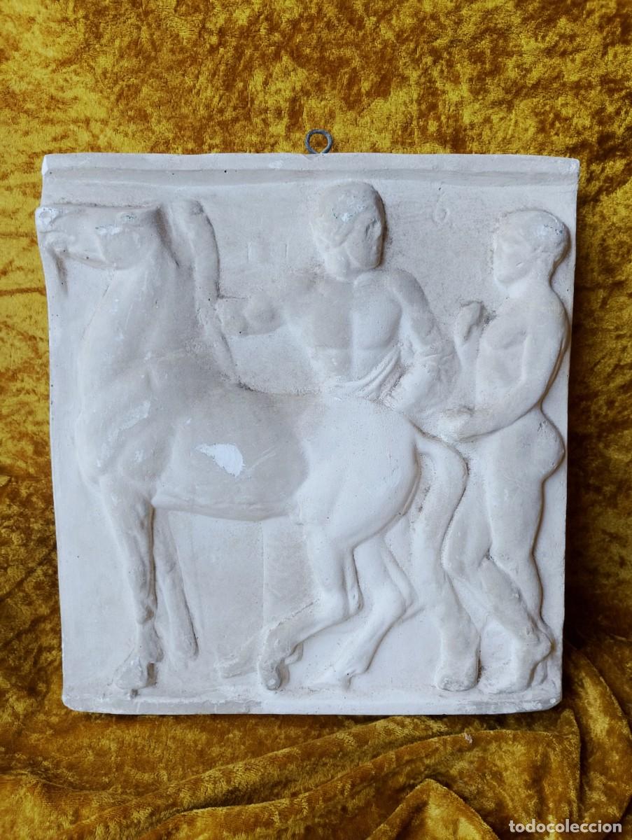 Arte: Vaciado en yeso de una antigua metopa (bajorrelieve griego o romano) tama&ntilde;o natural por tan s&oacute;lo
