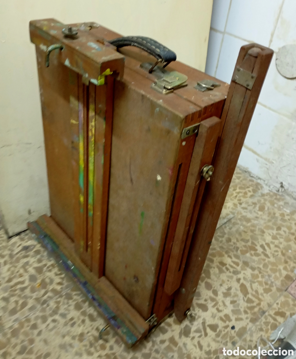 Arte: Caballete de campo de pintor con caja incorporada.Usado pero fuerte