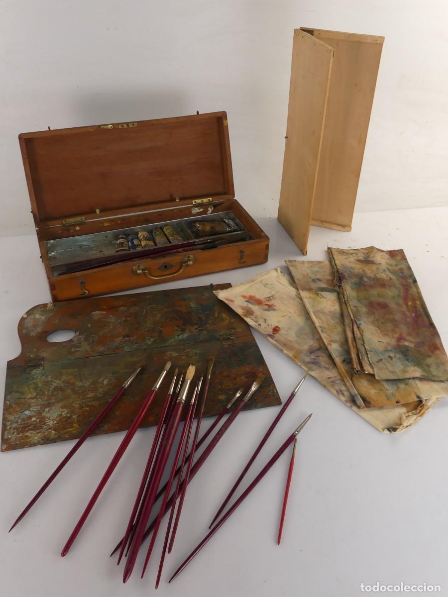 Art: CAJA DE MADERA CON PINCELES DE PINTAR Y PALETA DE PINTOR
