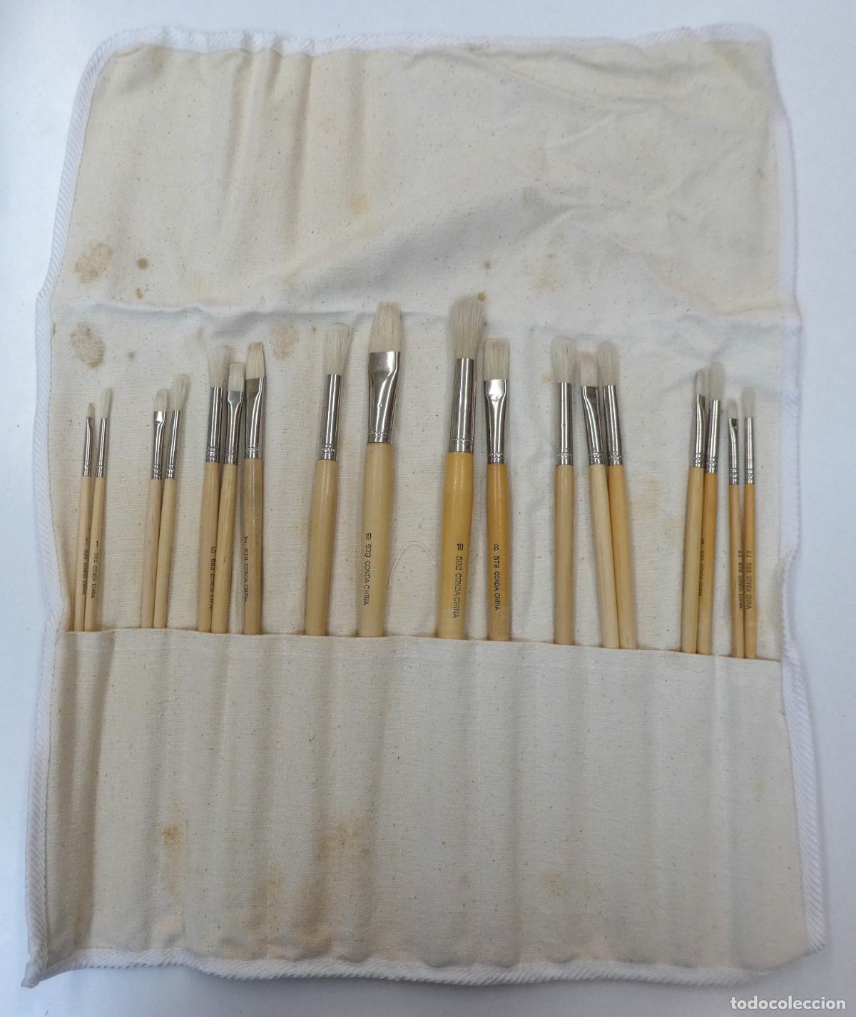 Arte: Pr&aacute;ctico estuche de tela con 18 pinceles
