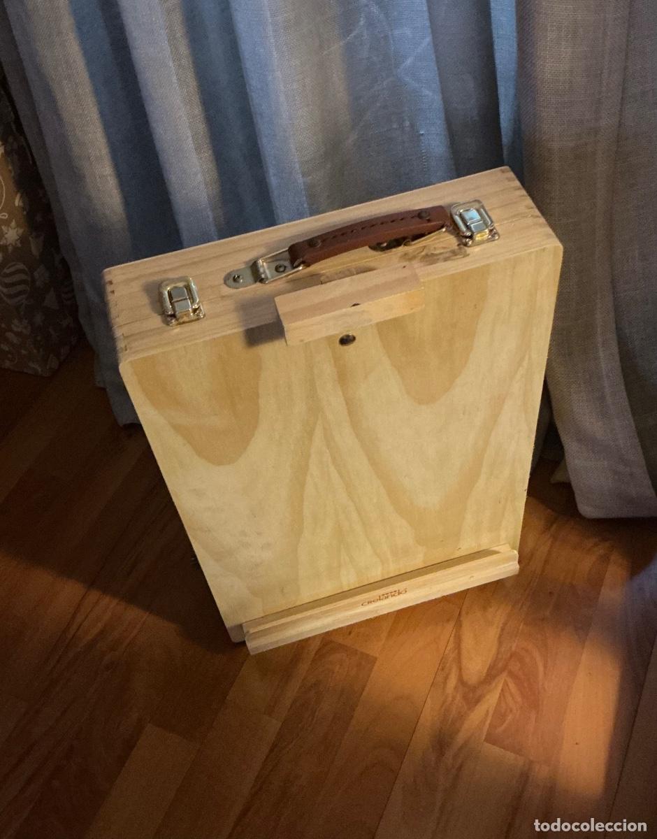 Arte: Caballete de mesa de madera para pintar.