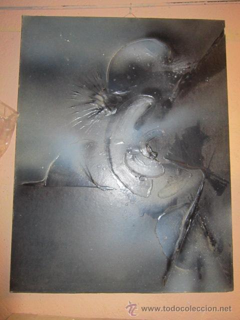 Arte: Cuadro abstracto en negros y grises.