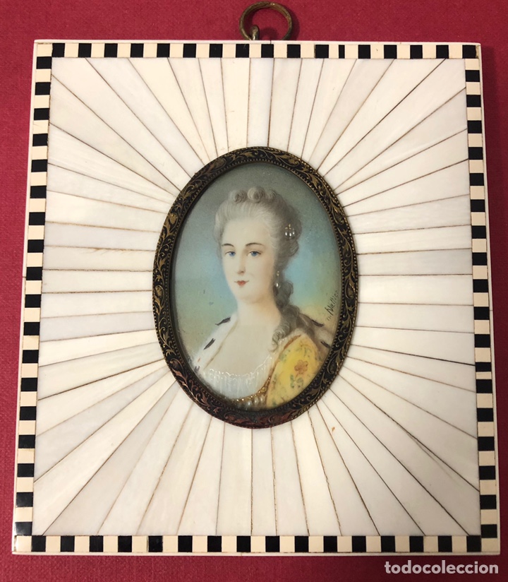 Arte: Magn&iacute;fica miniatura pintada sobre placa de hueso, con elegante marco de hueso. S.XIX.