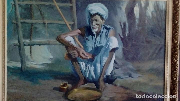 Arte: Cuadro al &Oacute;leo Enmarcado de &rdquo;Anciano Comiendo en el Suelo&rdquo;.