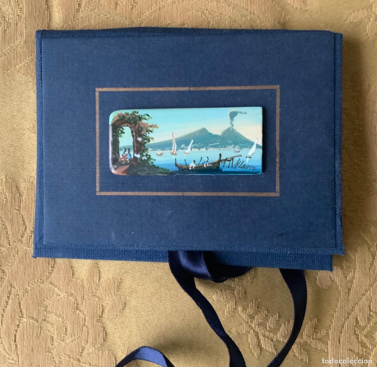 Arte: PEQUE&Ntilde;A CARPETA ENTELADA CON PINTURA DE LA BAH&Iacute;A DE NAPOLES SOBRE MADERA, VESUBIO