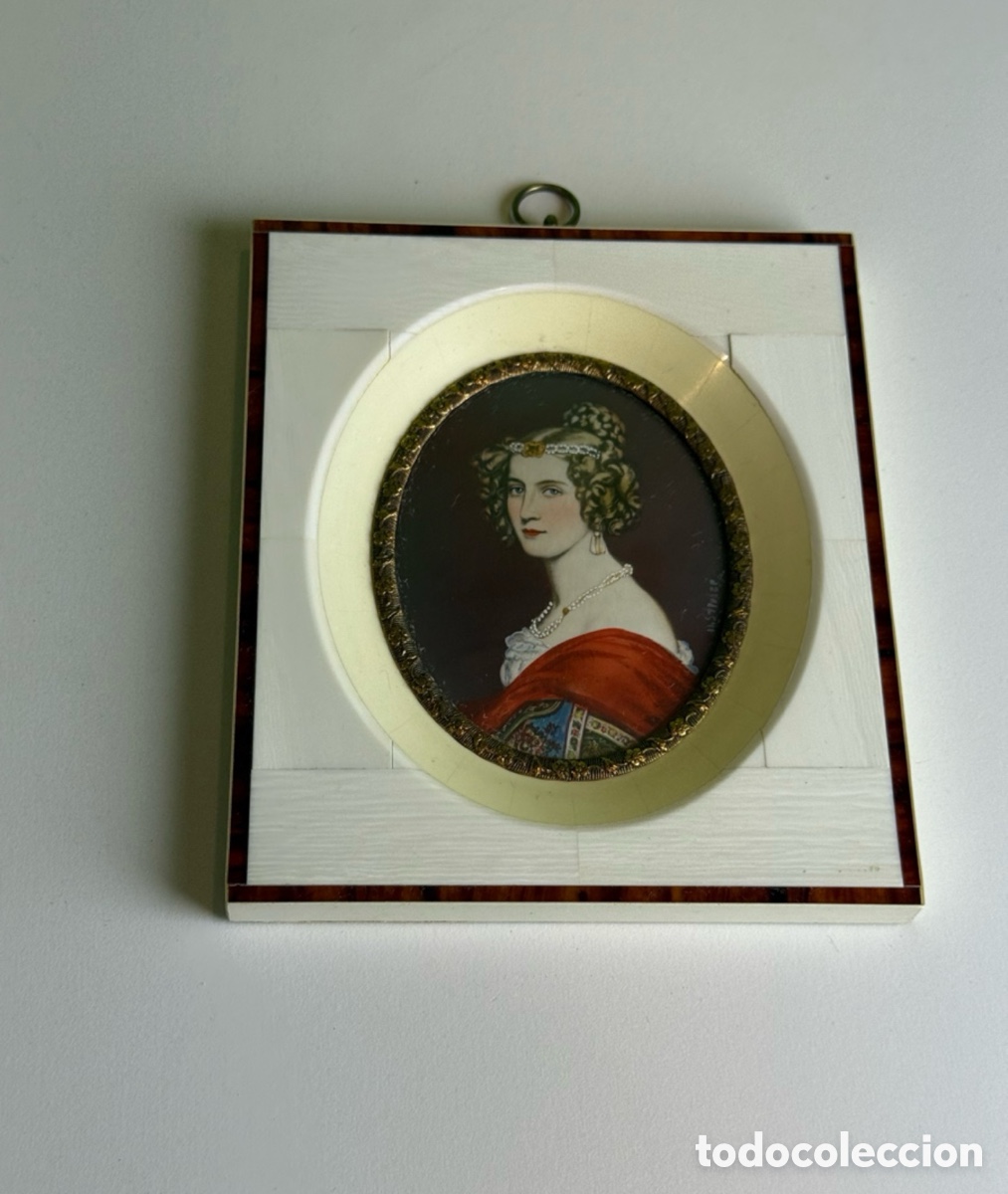 Art: &Oacute;leo en miniatura sobre marfil firmado &ndash; Retrato femenino S. XIX &ndash; Marco de marfil &ndash; Bajo cristal