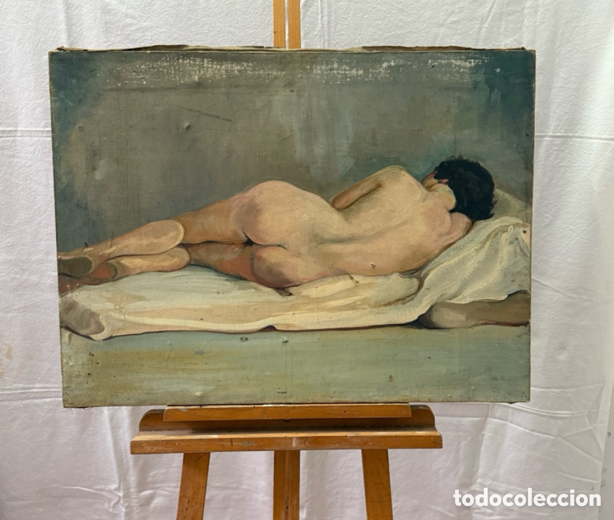 Arte: Desnudo femenino recostado. &Oacute;leo sobre lienzo. Escuela catalana principios siglo XX. 73 x 54 cm.
