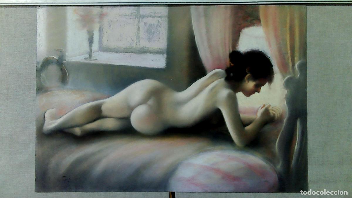Arte: Enric Montserrat Foj - Mujer desnuda en el sof&aacute; - Pastel