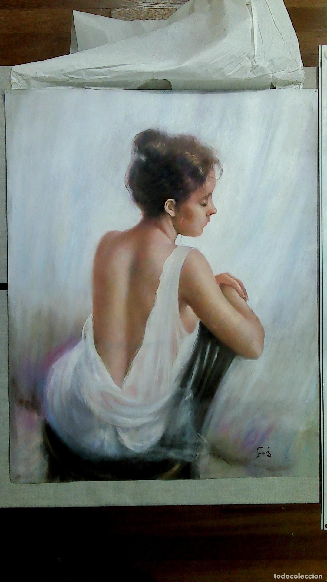 Arte: Enric Montserrat Foj - Mujer en blanco pensativa - Pastel